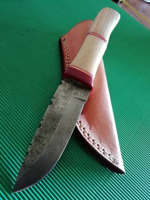 HANDMADE DAMASCUS STEEL HUNTING KNIFE !!!