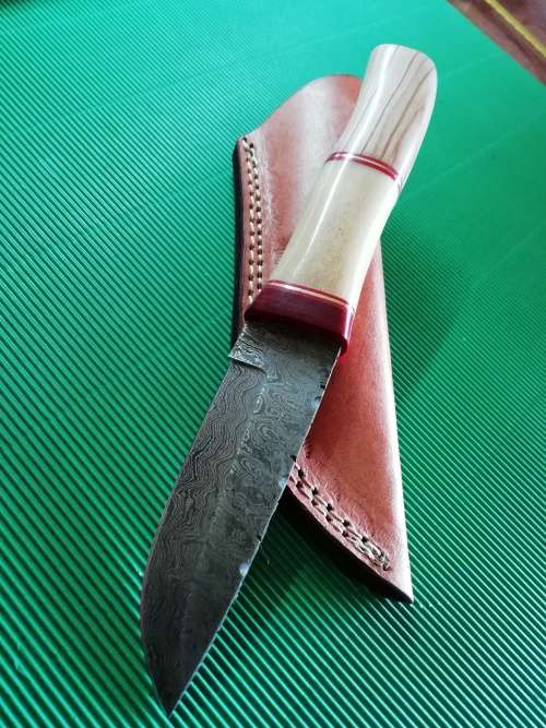 HANDMADE DAMASCUS STEEL HUNTING KNIFE !!!