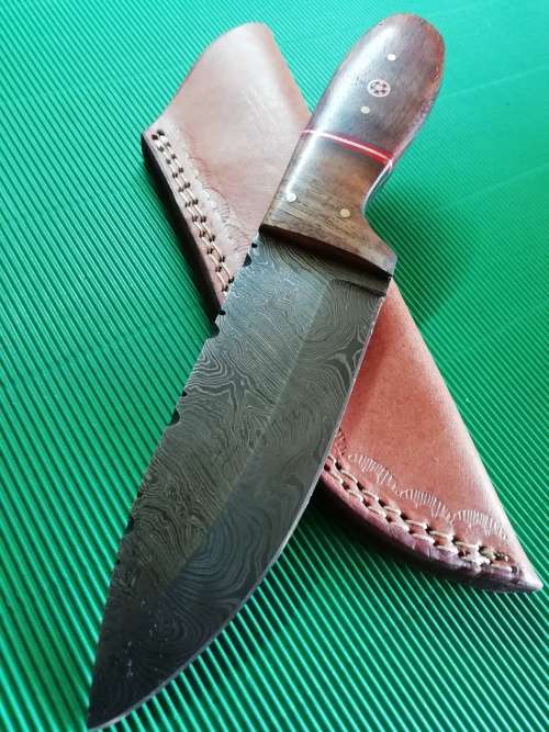 HANDMADE DAMASCUS STEEL HUNTING KNIFE !!!