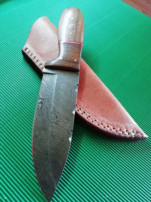 HANDMADE DAMASCUS STEEL HUNTING KNIFE !!!