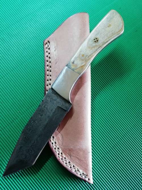HANDMADE DAMASCUS STEEL HUNTING KNIFE !!!