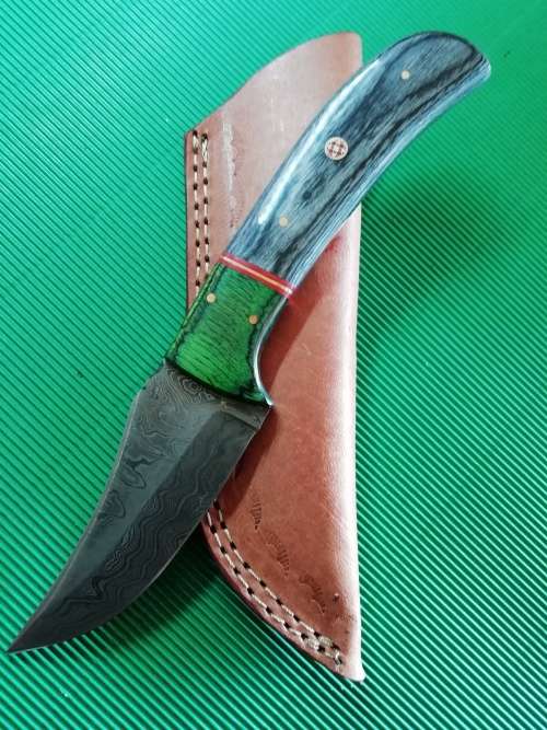HANDMADE DAMASCUS STEEL HUNTING KNIFE !!!