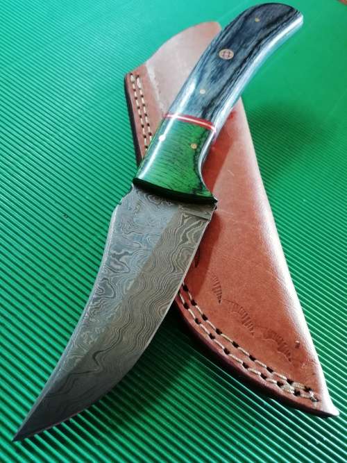 HANDMADE DAMASCUS STEEL HUNTING KNIFE !!!