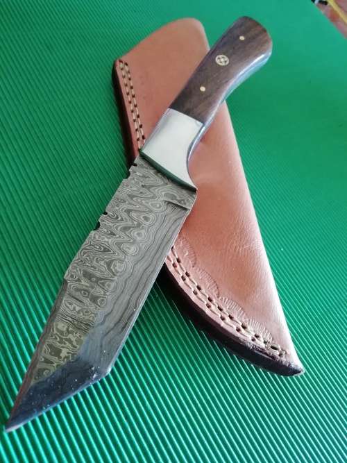 HANDMADE DAMASCUS STEEL HUNTING KNIFE !!!