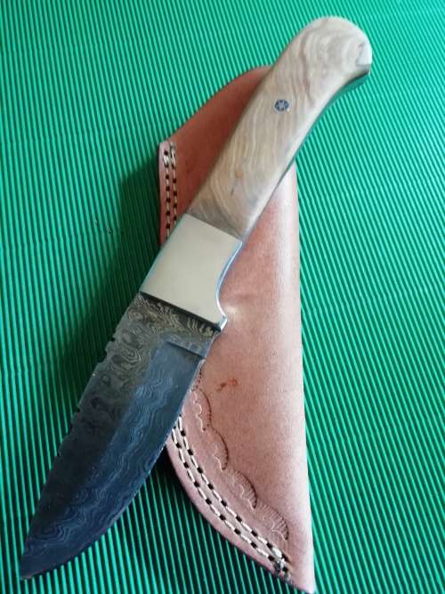HANDMADE DAMASCUS STEEL HUNTING KNIFE !!!