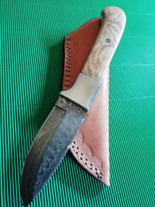 HANDMADE DAMASCUS STEEL HUNTING KNIFE !!!