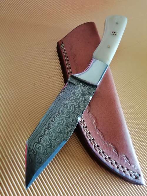 HANDMADE DAMASCUS STEEL HUNTING KNIFE !!!