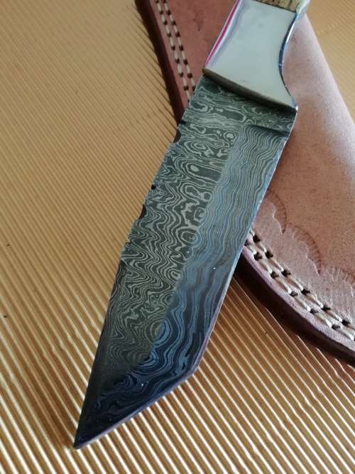HANDMADE DAMASCUS STEEL HUNTING KNIFE !!!