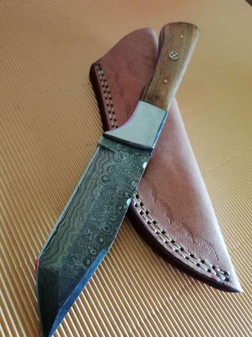 HANDMADE DAMASCUS STEEL HUNTING KNIFE !!!