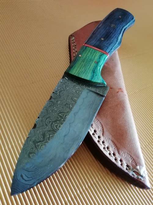 HANDMADE DAMASCUS STEEL HUNTING KNIFE !!!