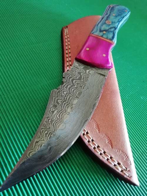 HANDMADE DAMASCUS STEEL HUNTING KNIFE !!!