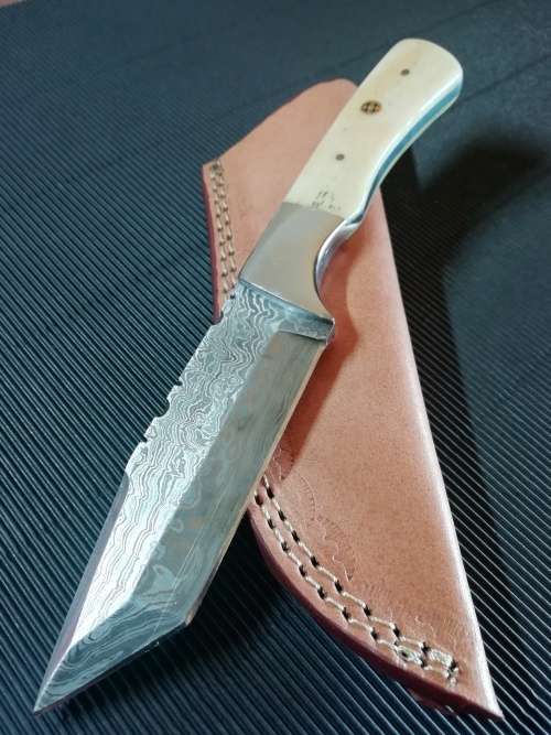 HANDMADE DAMASCUS STEEL HUNTING KNIFE !!!