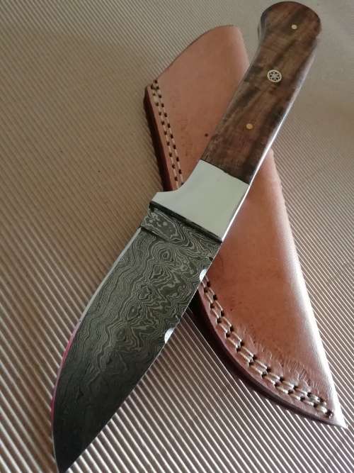 HANDMADE DAMASCUS STEEL HUNTING KNIFE !!!