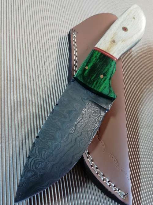 HANDMADE DAMASCUS STEEL HUNTING KNIFE !!!