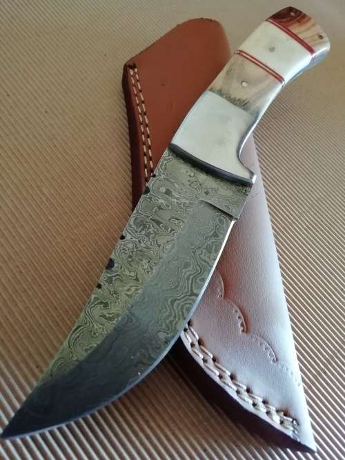 HANDMADE DAMASCUS STEEL HUNTING KNIFE !!!