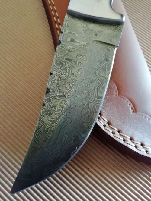 HANDMADE DAMASCUS STEEL HUNTING KNIFE !!!