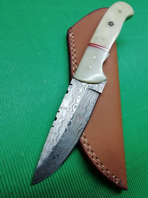 HANDMADE DAMASCUS STEEL HUNTING KNIFE !!!