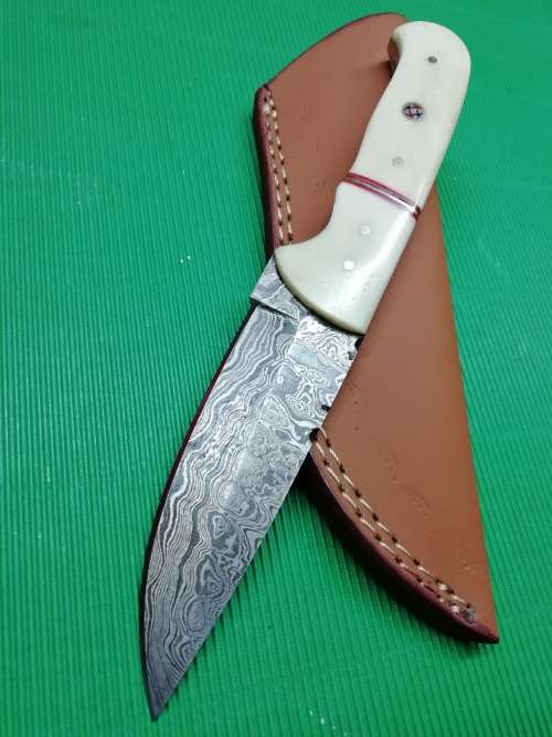 HANDMADE DAMASCUS STEEL HUNTING KNIFE !!!