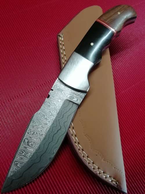 HANDMADE DAMASCUS STEEL HUNTING KNIFE !!!