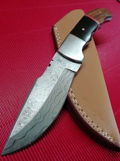 HANDMADE DAMASCUS STEEL HUNTING KNIFE !!!
