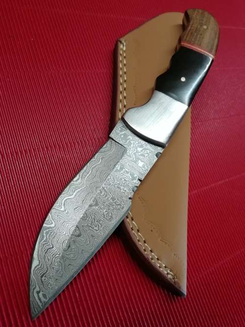 HANDMADE DAMASCUS STEEL HUNTING KNIFE !!!