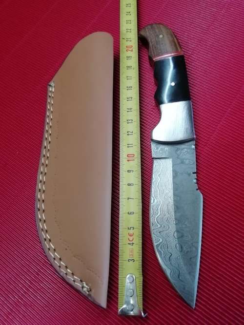 HANDMADE DAMASCUS STEEL HUNTING KNIFE !!!
