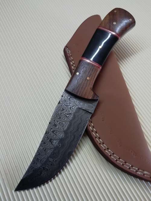 HANDMADE DAMASCUS STEEL HUNTING KNIFE !!!