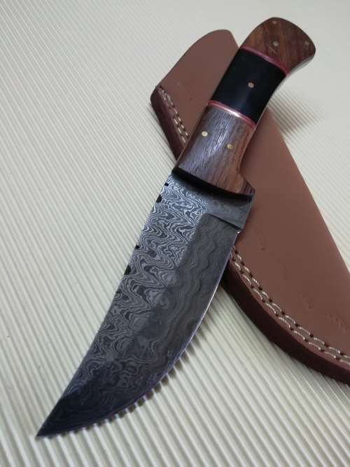 HANDMADE DAMASCUS STEEL HUNTING KNIFE !!!
