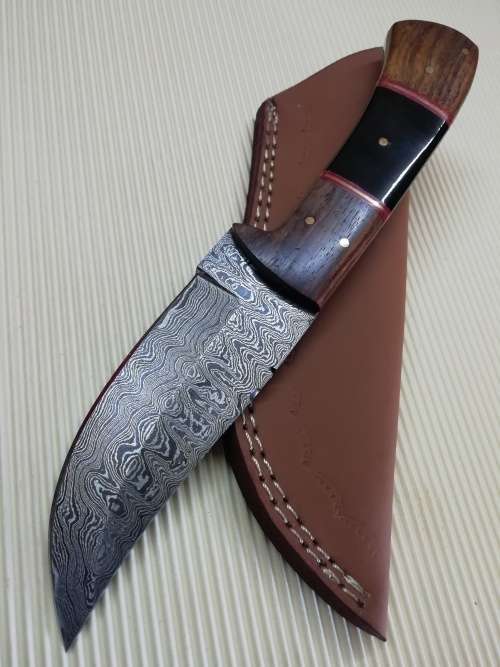 HANDMADE DAMASCUS STEEL HUNTING KNIFE !!!