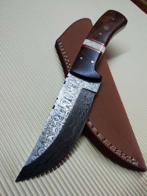 HANDMADE DAMASCUS STEEL HUNTING KNIFE !!!
