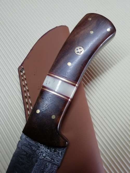 HANDMADE DAMASCUS STEEL HUNTING KNIFE !!!
