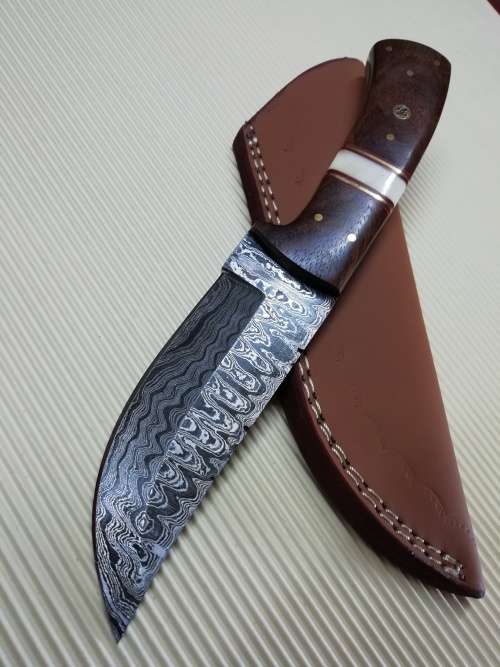 HANDMADE DAMASCUS STEEL HUNTING KNIFE !!!