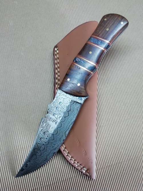 HANDMADE DAMASCUS STEEL HUNTING KNIFE !!!