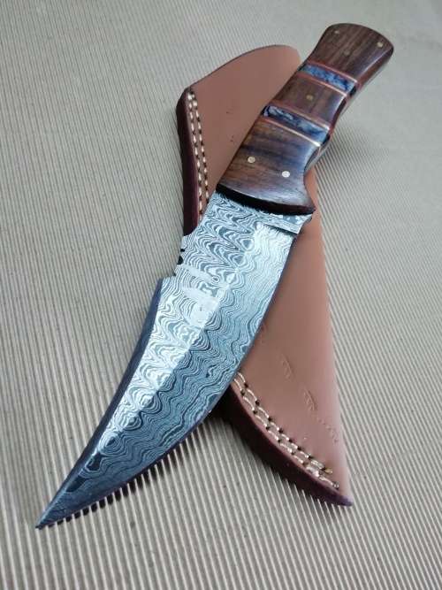 HANDMADE DAMASCUS STEEL HUNTING KNIFE !!!