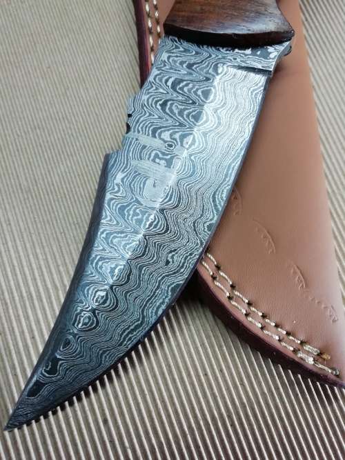 HANDMADE DAMASCUS STEEL HUNTING KNIFE !!!
