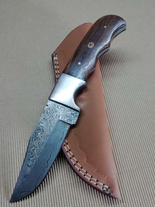 HANDMADE DAMASCUS STEEL HUNTING KNIFE !!!