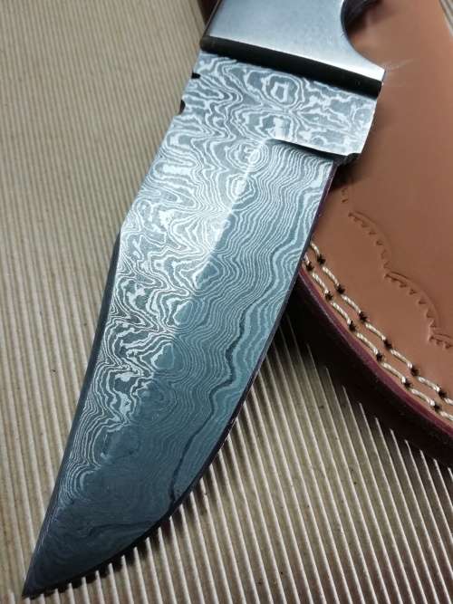 HANDMADE DAMASCUS STEEL HUNTING KNIFE !!!