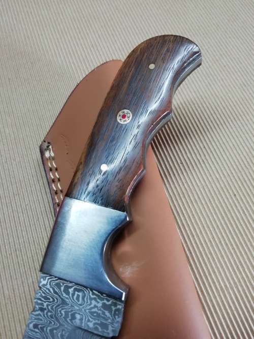 HANDMADE DAMASCUS STEEL HUNTING KNIFE !!!