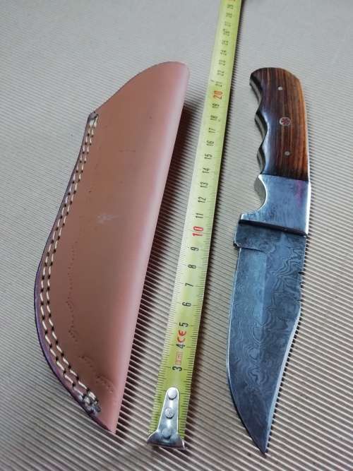HANDMADE DAMASCUS STEEL HUNTING KNIFE !!!