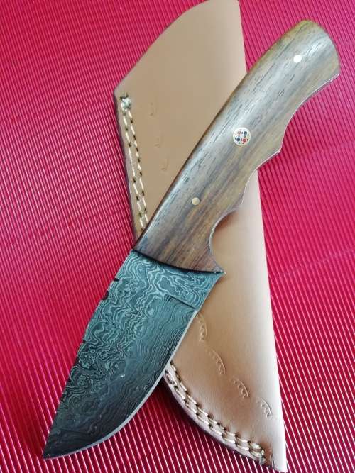 HANDMADE DAMASCUS STEEL HUNTING KNIFE !!!
