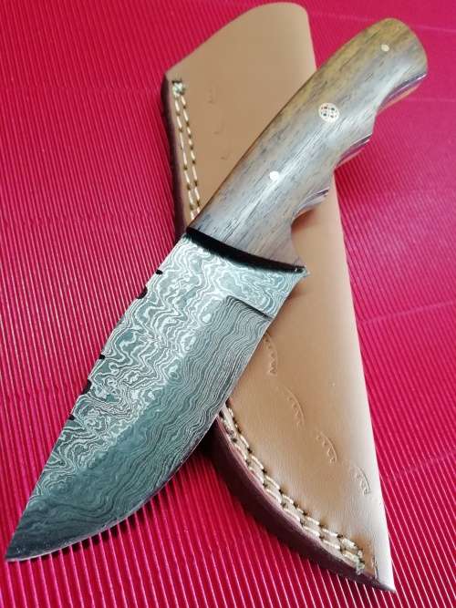 HANDMADE DAMASCUS STEEL HUNTING KNIFE !!!