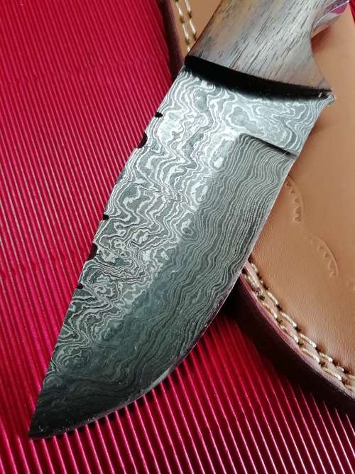 HANDMADE DAMASCUS STEEL HUNTING KNIFE !!!