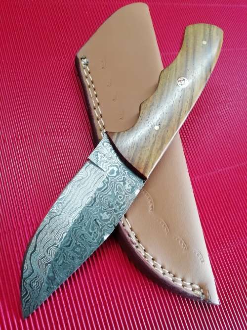 HANDMADE DAMASCUS STEEL HUNTING KNIFE !!!