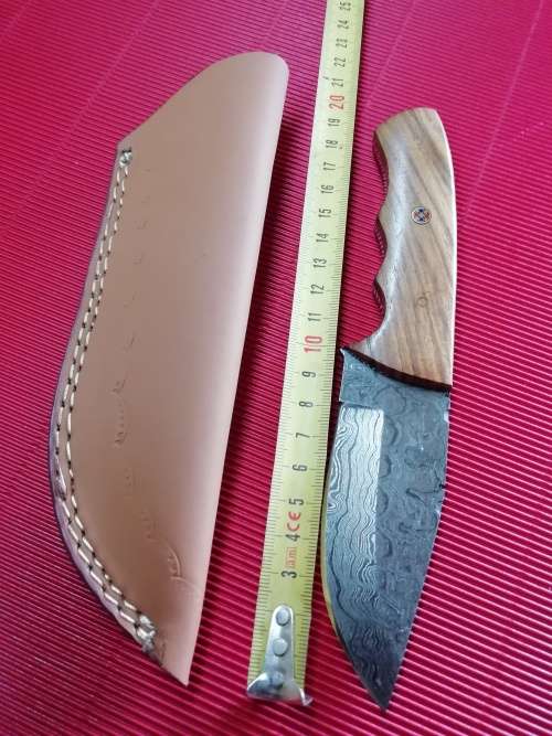 HANDMADE DAMASCUS STEEL HUNTING KNIFE !!!
