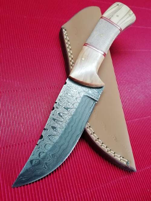 HANDMADE DAMASCUS STEEL HUNTING KNIFE !!!