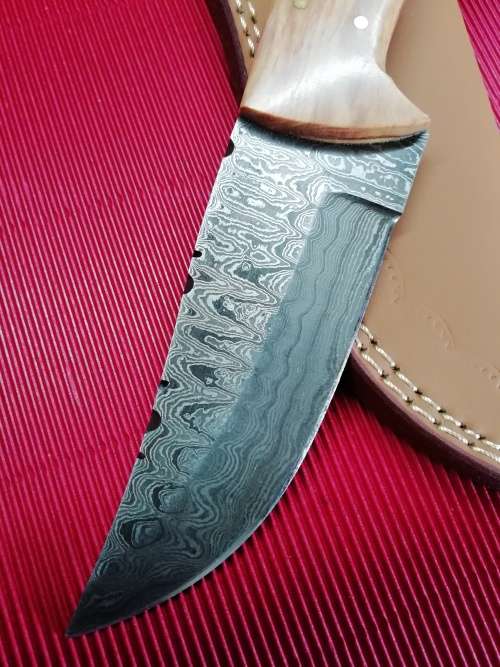 HANDMADE DAMASCUS STEEL HUNTING KNIFE !!!