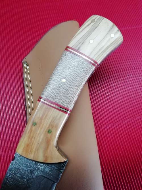 HANDMADE DAMASCUS STEEL HUNTING KNIFE !!!
