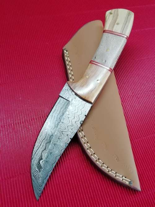 HANDMADE DAMASCUS STEEL HUNTING KNIFE !!!