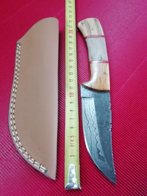 HANDMADE DAMASCUS STEEL HUNTING KNIFE !!!