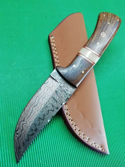 HANDMADE DAMASCUS STEEL HUNTING KNIFE !!!